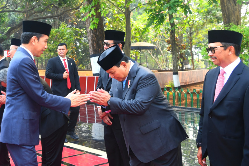 Menhan Prabowo Subianto menghadiri Upacara Hari Kesaktian Pancasila mendampingi Presiden Jokowi (Ashar/Foto Tim:Prabowo/SinPo.id)