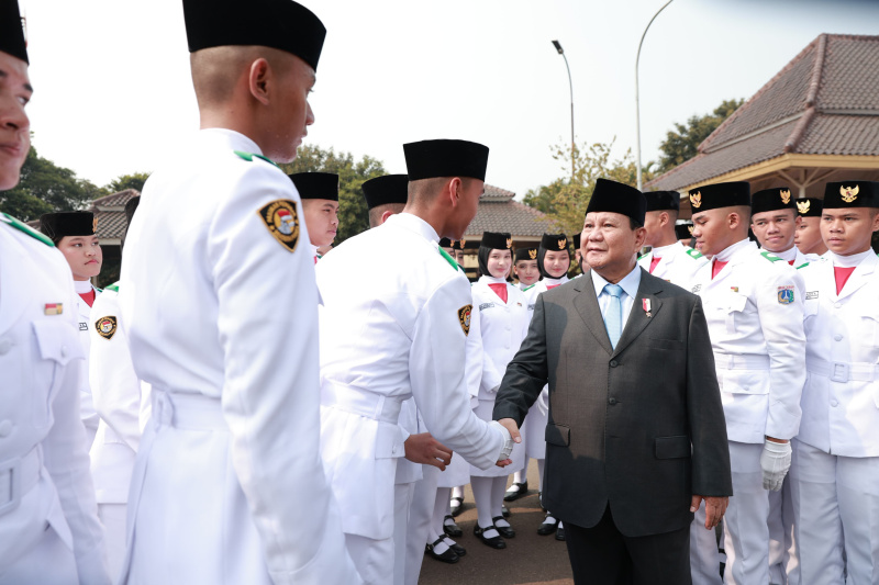 Menhan Prabowo Subianto menghadiri Upacara Hari Kesaktian Pancasila mendampingi Presiden Jokowi (Ashar/Foto Tim:Prabowo/SinPo.id)