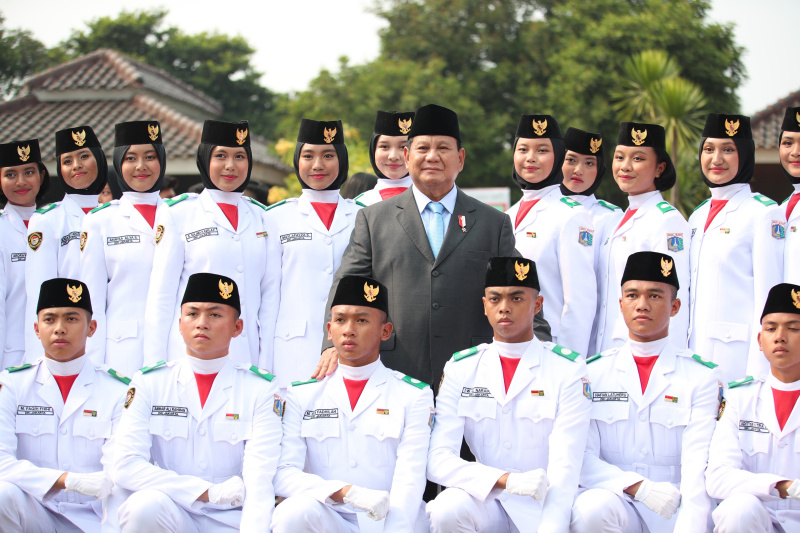 Menhan Prabowo Subianto menghadiri Upacara Hari Kesaktian Pancasila mendampingi Presiden Jokowi (Ashar/Foto Tim:Prabowo/SinPo.id)