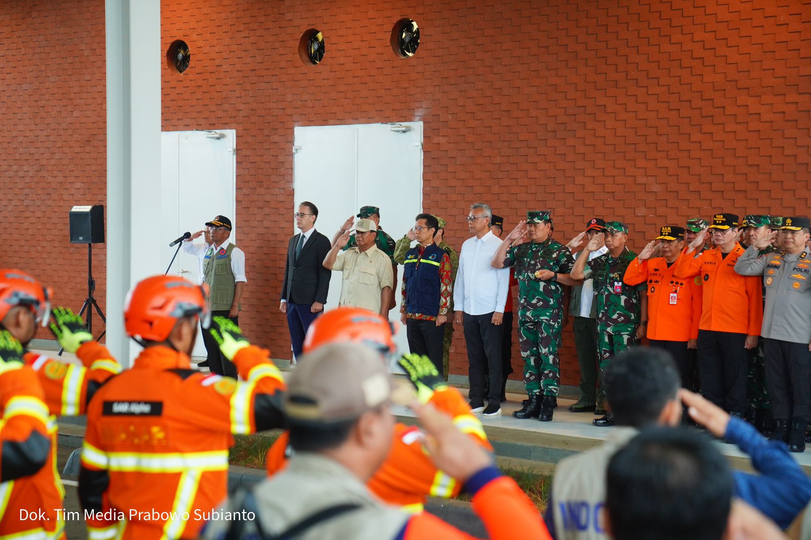 Menhan Prabowo melepas keberangkatan bantuan kemanusiaan untuk Turki yang terkena musibah gempa (Foto:Tim Prabowo/SinPo.id)