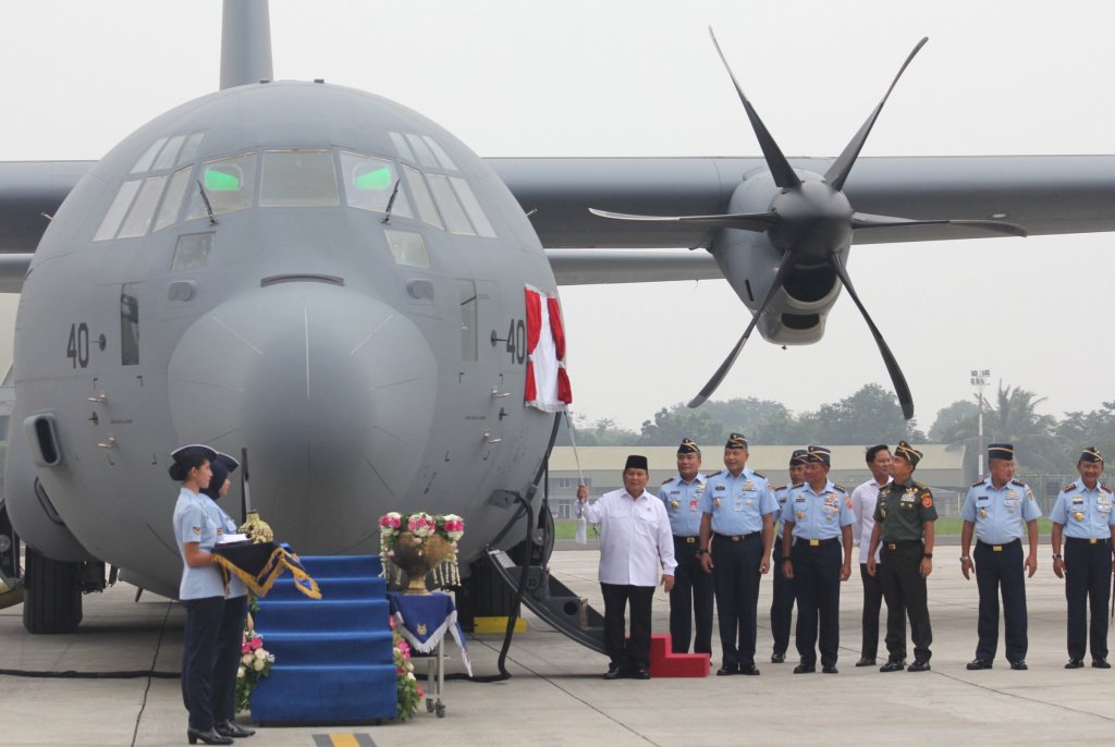 Menhan Prabowo Serahkan Pesawat C 130 J Super Hercules Ke Tni Au 9868