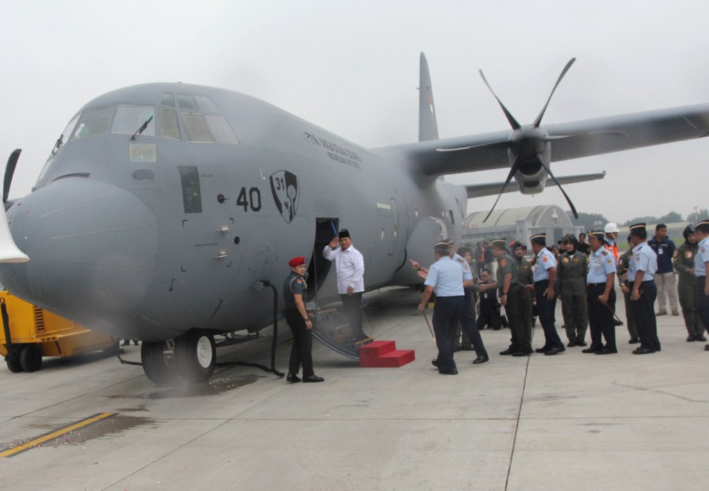 Menhan Prabowo Subianto menyerahkan pesawat C-130 J Super Hercules