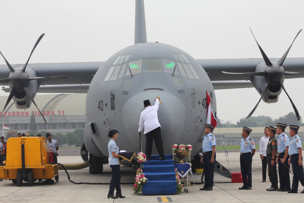 Menhan Prabowo Subianto menyerahkan pesawat C-130 J Super Hercules