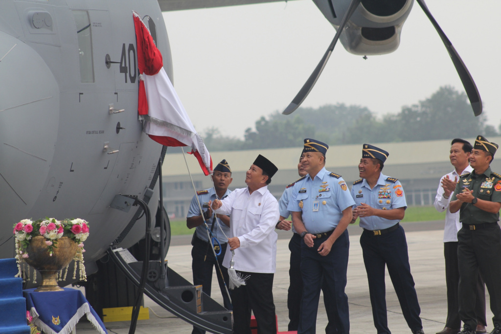 Menhan Prabowo Subianto menyerahkan pesawat C-130 J Super Hercules