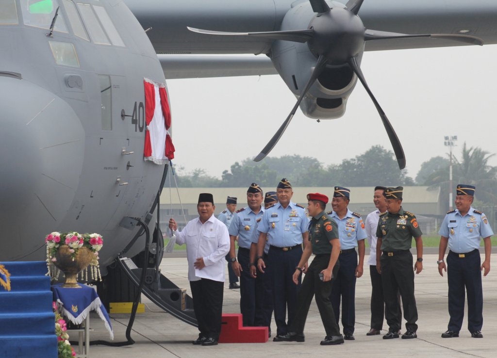 Menhan Prabowo Subianto menyerahkan pesawat C-130 J Super Hercules