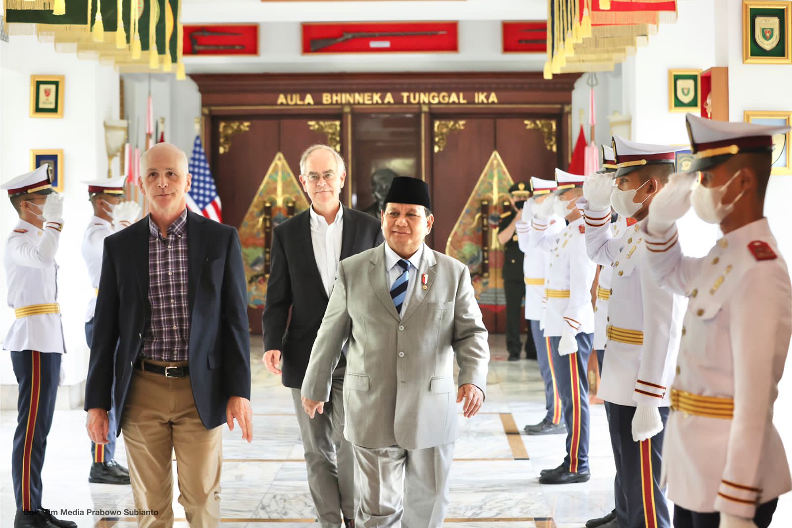 Menhan Prabowo terima kunjungan Delegasi AS di Kementrian Pertahanan bahas kerja sama Pertahanan (Ashar/SinPo.id)