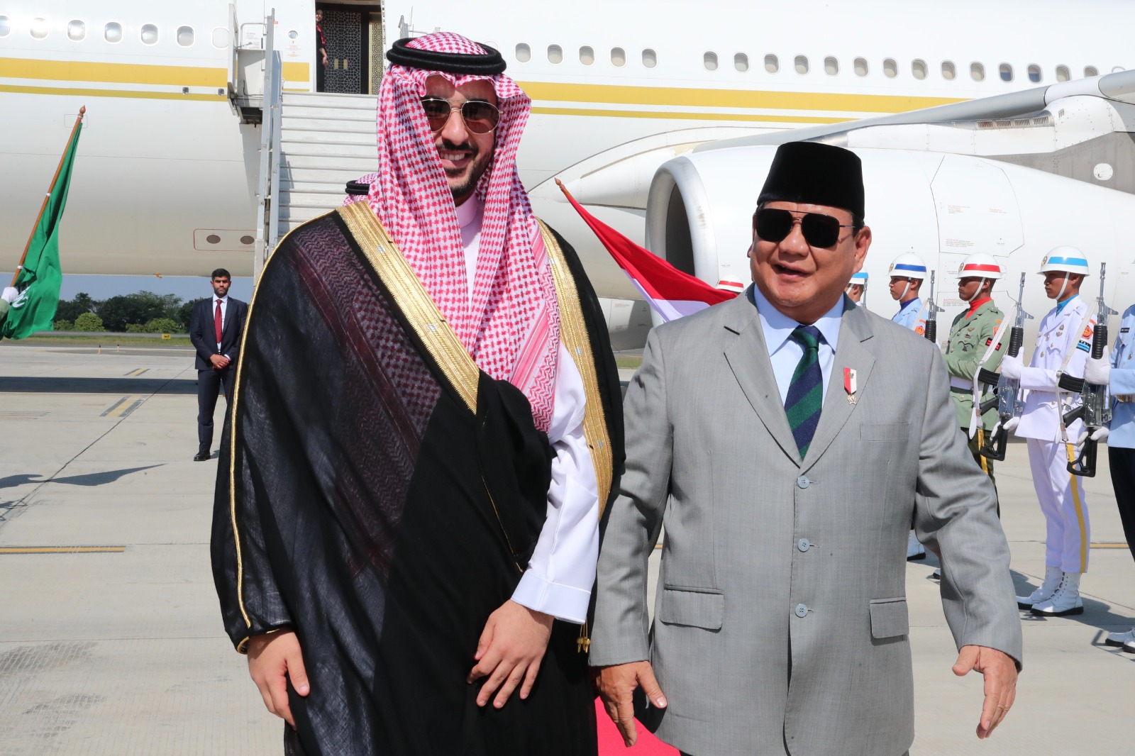 Menhan Prabowo menerima kunjungan dari Menteri Pertahanan Kerajaan Arab Saudi Pangeran Khalid Bin Salman Bin Abdul Aziz di Kantor Kemhan (Ashar/Foto:Tim Prabowo/SinPo.id)