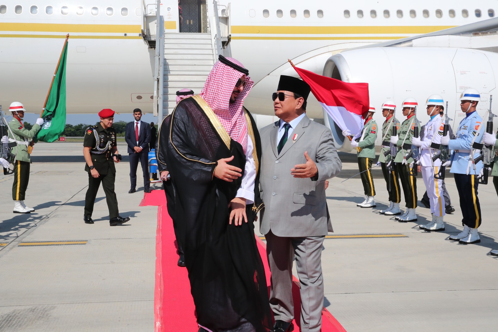 Menhan Prabowo menerima kunjungan dari Menteri Pertahanan Kerajaan Arab Saudi Pangeran Khalid Bin Salman Bin Abdul Aziz di Kantor Kemhan (Ashar/Foto:Tim Prabowo/SinPo.id)