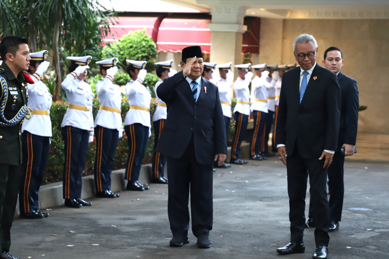 Menhan Prabowo Subianto menerima kunjungan dari PM Papua Nugini James Marepe di Kantor Kemhan (Ashar/SinPo.id)