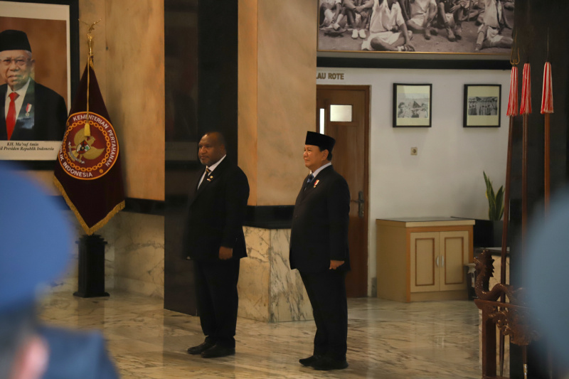 Menhan Prabowo Subianto menerima kunjungan dari PM Papua Nugini James Marepe di Kantor Kemhan (Ashar/SinPo.id)