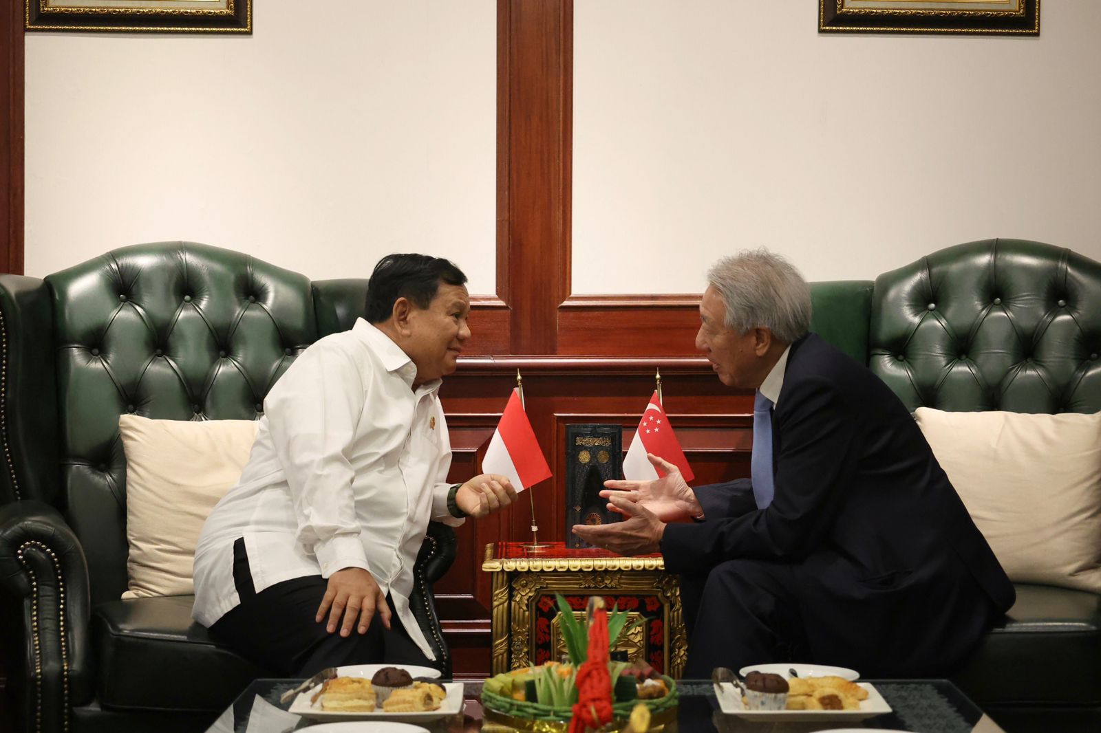 Menhan Prabowo menerima kunjungan dari Senior Minister and Coordination Minister For National Security Republic Of Singapore H.E. Mr. Teo Chee Hean(Foto"Tim Kemhan/SinPo.id)