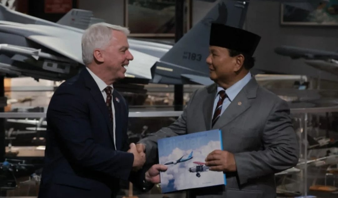 Menhan Prabowo Subianto mengumumkan bahwa Indonesia membeli 24 unit Pesawat Tempur F-15EX terbaru dari Amerika Serikat (Ashar/Foto:Tim Prabowo/SinPo.id)