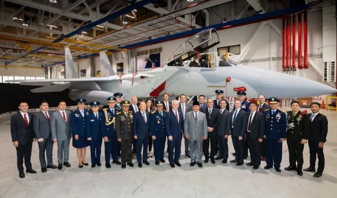 Menhan Prabowo Subianto mengumumkan bahwa Indonesia membeli 24 unit Pesawat Tempur F-15EX terbaru dari Amerika Serikat (Ashar/Foto:Tim Prabowo/SinPo.id)