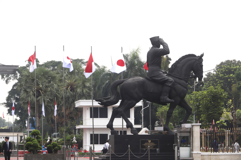 Menhan Sjafrie Sjamsoeddin menerima kunjungan Menhan Jepang Shinjiro Koizumi untuk melakukan penandatangan kerjasama di bidang maritim dan pertahanan (Ashar/SinPo.id)