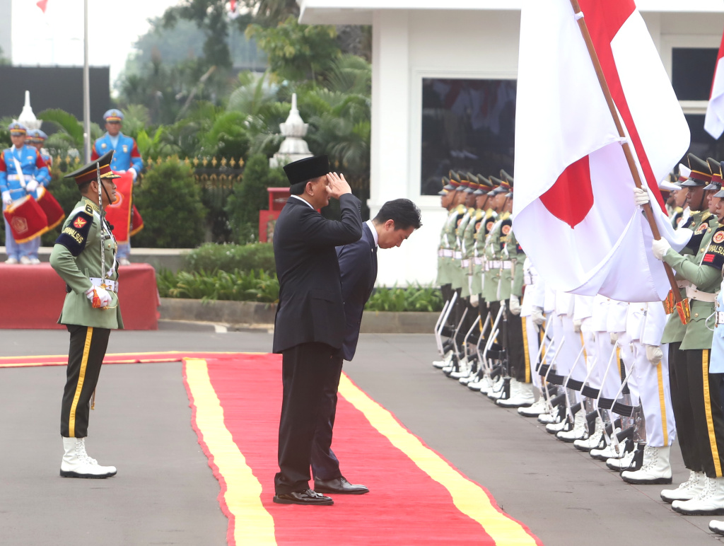 Menhan Sjafrie Sjamsoeddin menerima kunjungan Menhan Jepang Shinjiro Koizumi untuk melakukan penandatangan kerjasama di bidang maritim dan pertahanan (Ashar/SinPo.id)