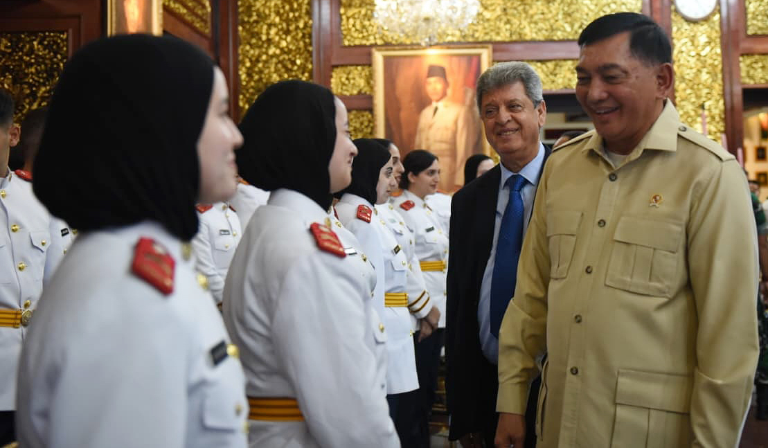 Menhan Sjafrie Sjamsoeddin, saat menghadiri tatap muka dengan para kadet Universitas Pertahanan (Unhan) asal Palestina di Gedung Kementerian Pertahanan, Jakarta. (Agus Priatna/SinPo.id)