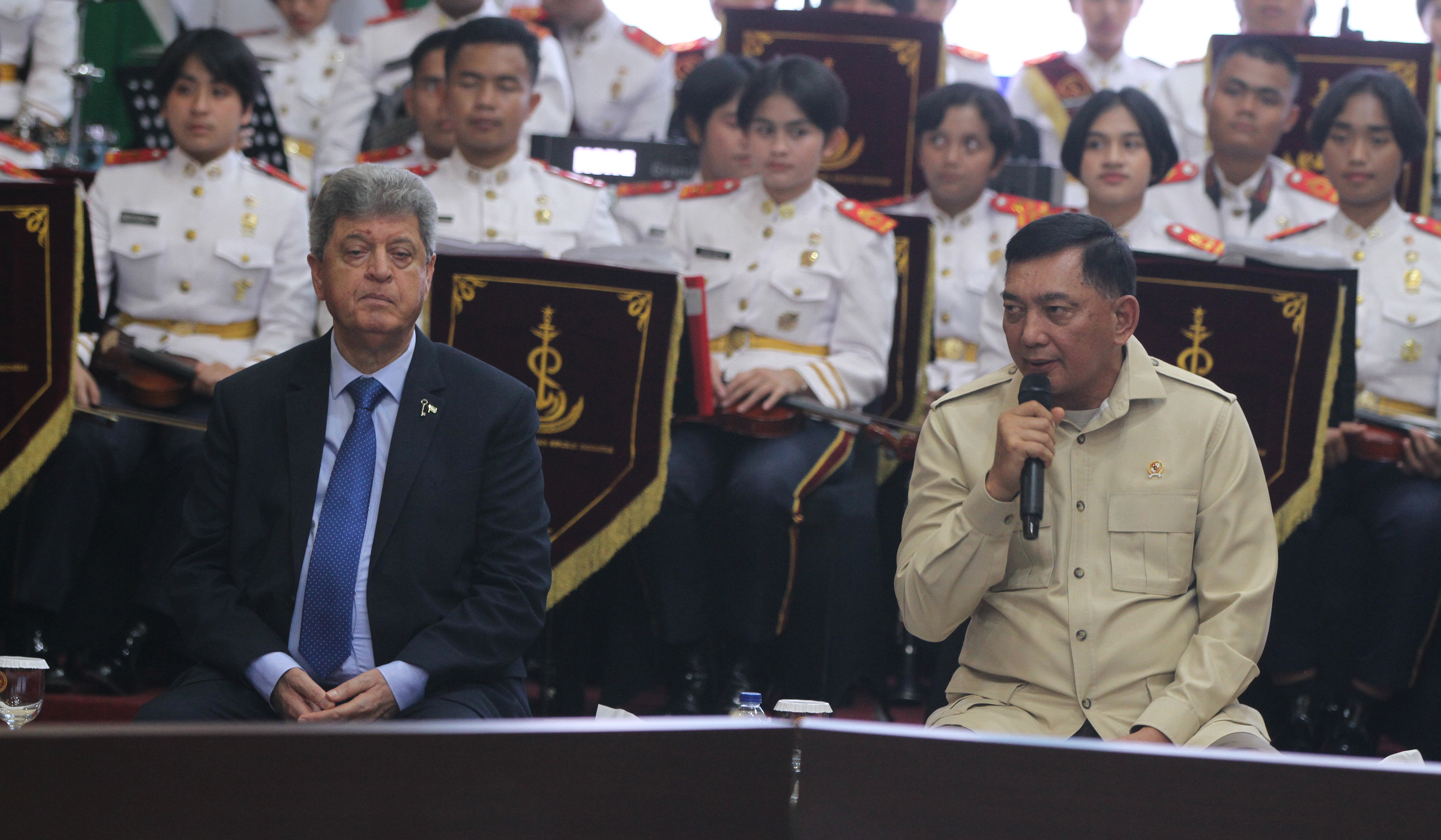 Menhan Sjafrie Sjamsoeddin, saat menghadiri tatap muka dengan para kadet Universitas Pertahanan (Unhan) asal Palestina di Gedung Kementerian Pertahanan, Jakarta. (Agus Priatna/SinPo.id)