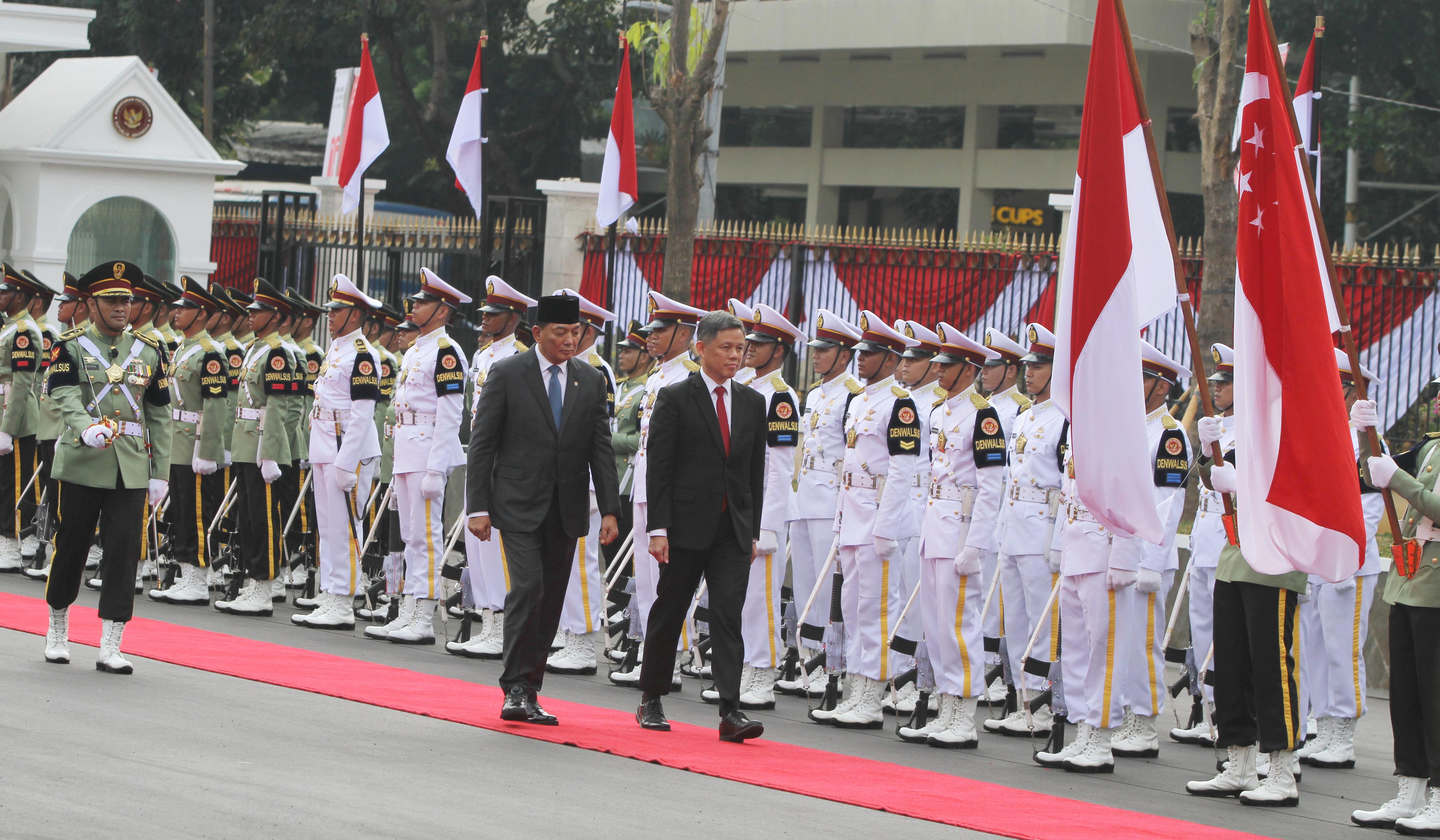 Menhan RI, saat menerima Menhan Singapura. (Agus Priatna/SinPo.id)