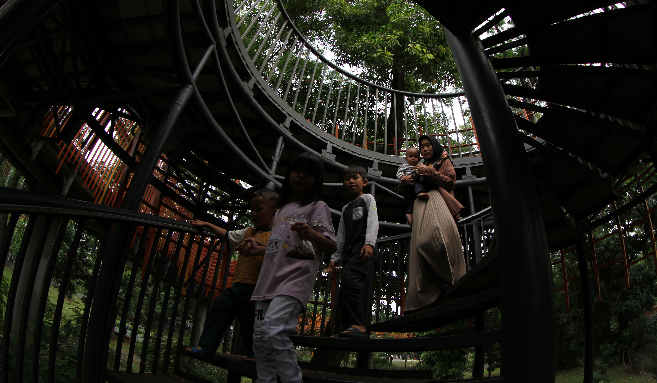 Suasana Tebet Eco Park. (Agus Priatna/SinPo.id)
