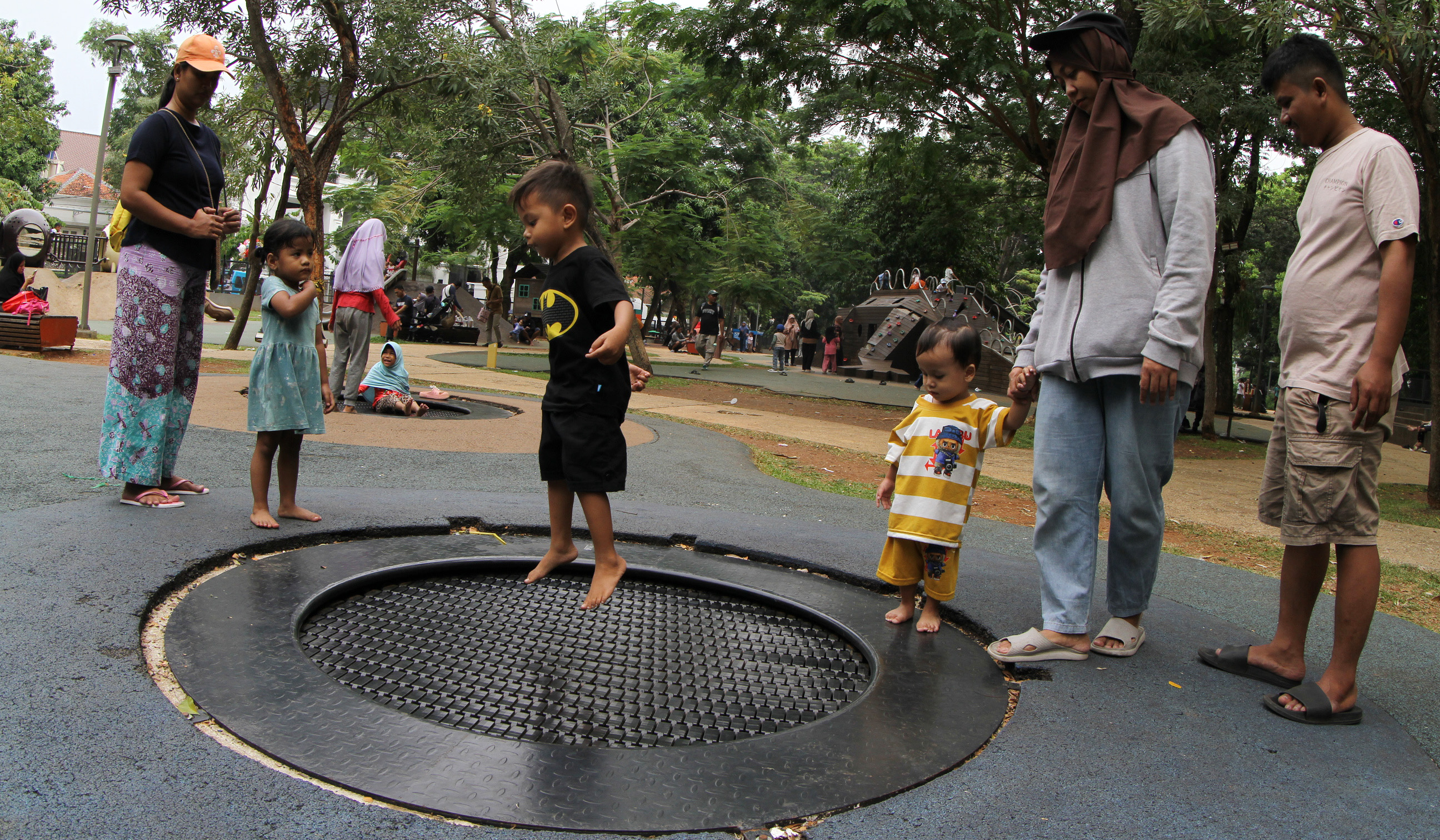 Suasana Tebet Eco Park. (Agus Priatna/SinPo.id)