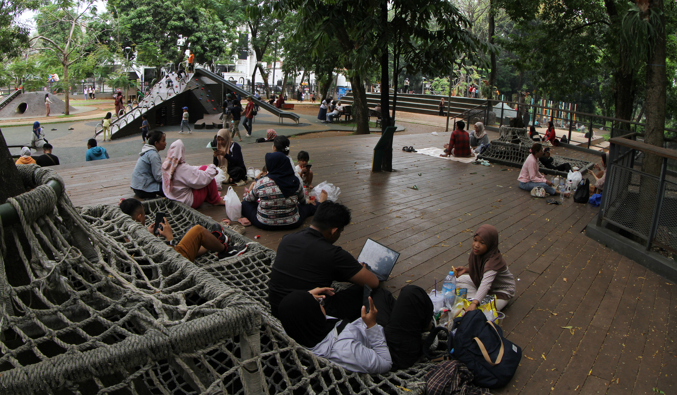 Suasana Tebet Eco Park. (Agus Priatna/SinPo.id)