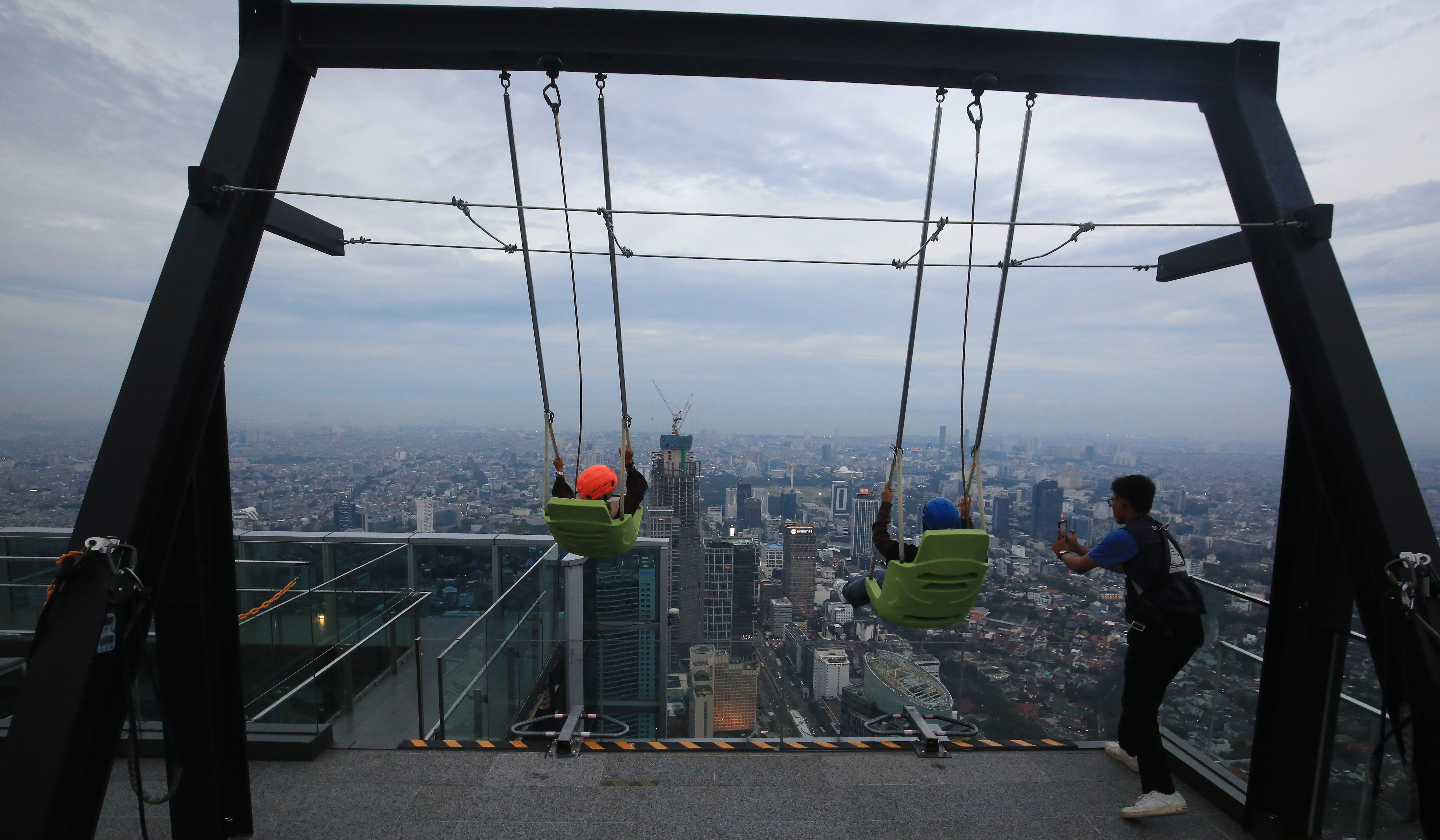 Pemandangan kota Jakarta dari Thamrin Nine. (Agus Priatna/SinPo.id)