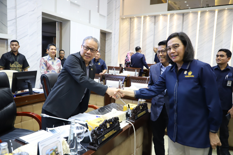 Komisi XI DPR gelar raker dengan Menkeu Sri Mulyani membahas kinerja Kementerian Keuangan Triwulan III (Ashar/SinPo.id)