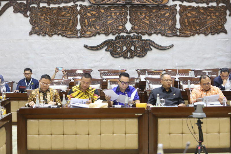 Komisi XI DPR gelar raker dengan Menkeu Sri Mulyani membahas kinerja Kementerian Keuangan Triwulan III (Ashar/SinPo.id)