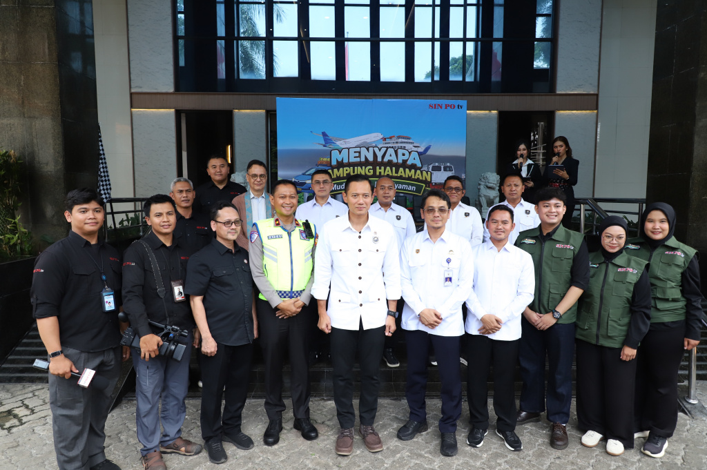 Menko Infrastruktur Agus Harimurti Yudhoyono resmi melepas tim mudik SinPo TV di Gedung Graha SinPo (Ashar/SinPo.id)