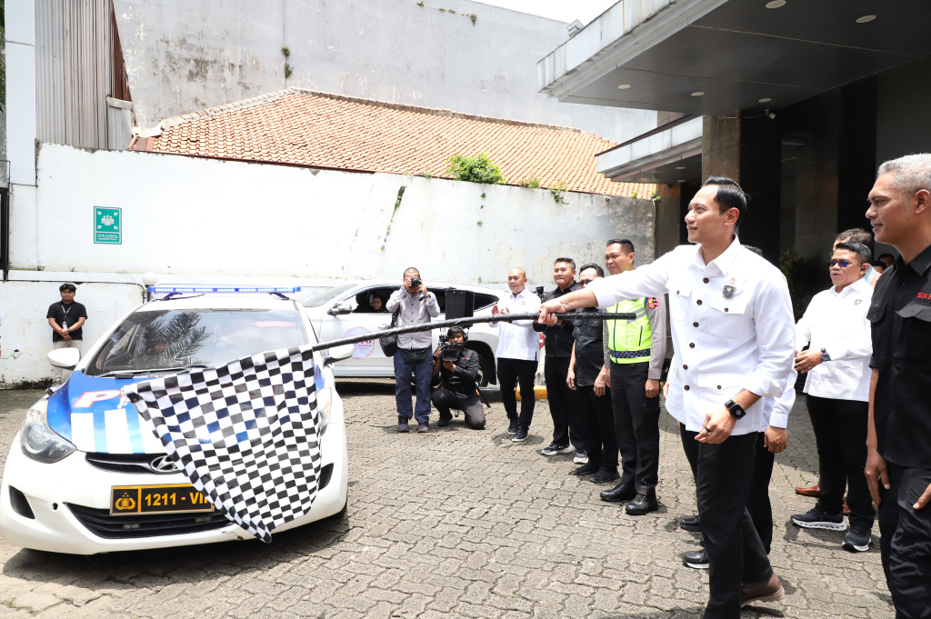 Menko Infrastruktur Agus Harimurti Yudhoyono resmi melepas tim mudik SinPo TV di Gedung Graha SinPo (Ashar/SinPo.id)