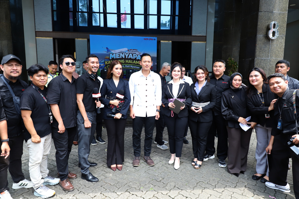 Menko Infrastruktur Agus Harimurti Yudhoyono resmi melepas tim mudik SinPo TV di Gedung Graha SinPo (Ashar/SinPo.id)