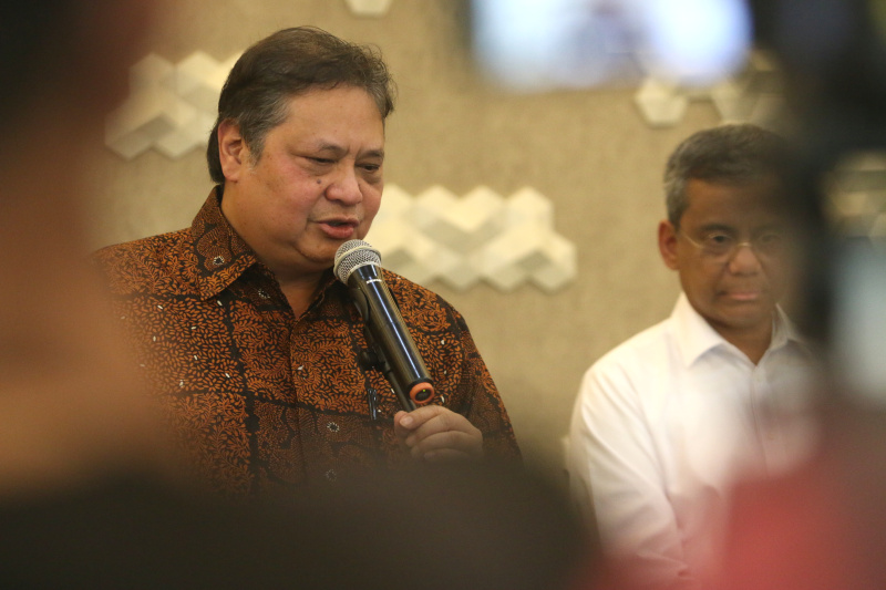 Menteri Koordinator Bidang Perekonomian Airlangga Hartarto gelar konfrensi pers tentang perekonomian Indonesia pasca Iran menyerang Israel (Ashar/SinPo.id)