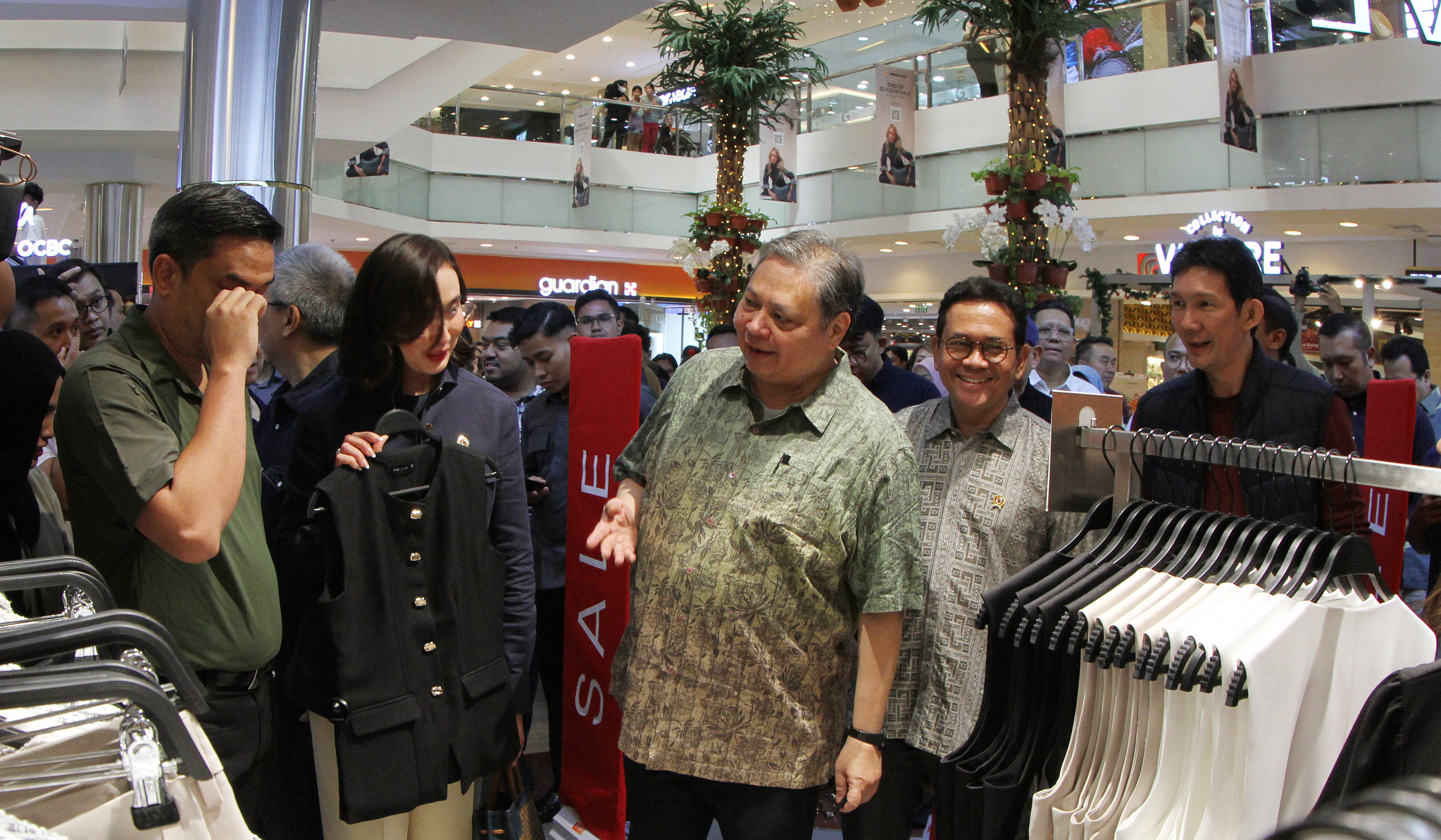 Menko Airlangga, tinjau WFA. (Agus Priatna/SinPo.id)