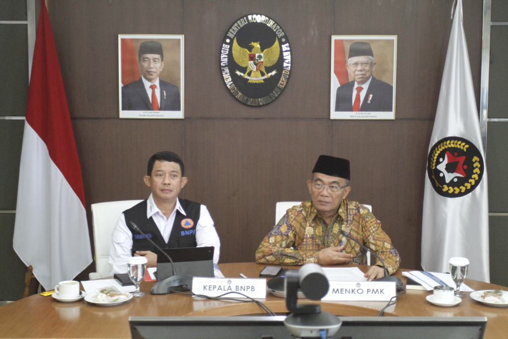 Menko PMK Muhadjir Effendy menggelar rapat koordinasi dengan BNPB untuk memberikan bantuan kepada Myanmar (Ashar/SinPo.id)