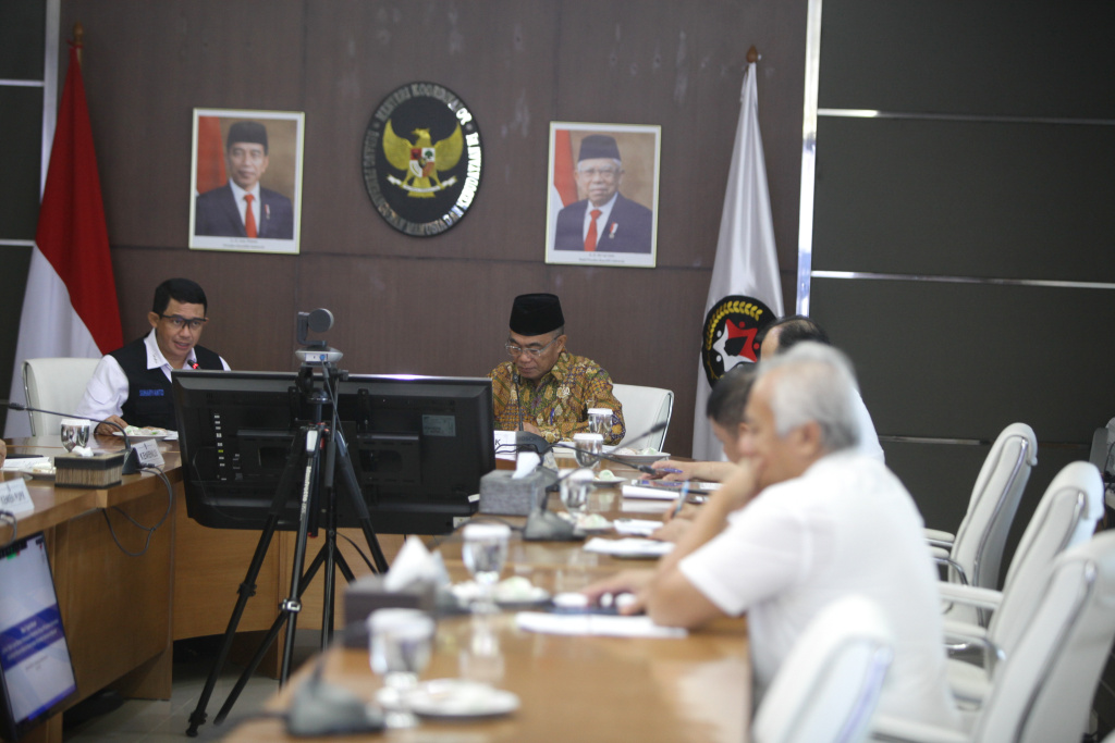 Menko PMK Muhadjir Effendy menggelar rapat koordinasi dengan BNPB untuk memberikan bantuan kepada Myanmar (Ashar/SinPo.id)