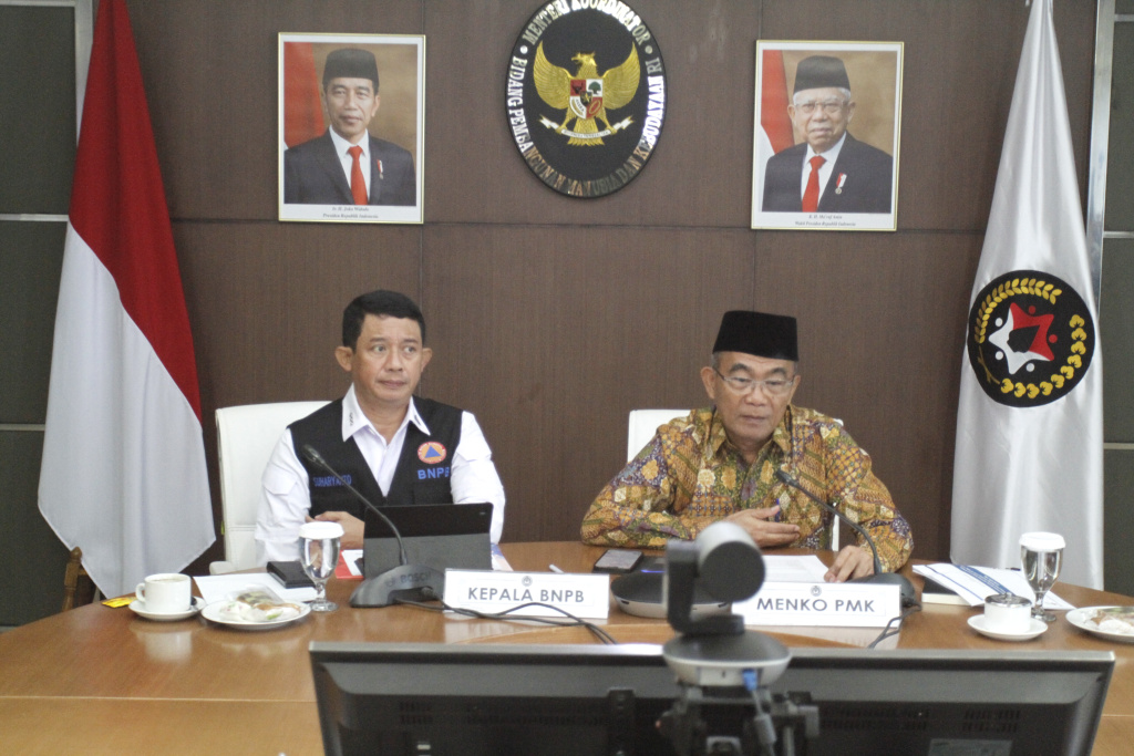 Menko PMK Muhadjir Effendy menggelar rapat koordinasi dengan BNPB untuk memberikan bantuan kepada Myanmar (Ashar/SinPo.id)