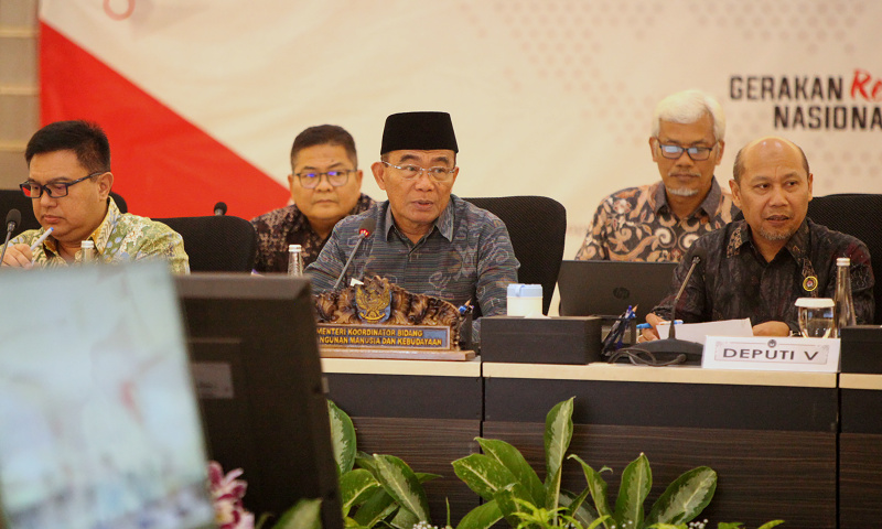 Menko PMK Muhadjir Effendy saat memimpin Rapat Tingkat Menteri Pembahasan Pengawalan PON XXI dan Peparnas XVII Tahun 2024 (Ashar/SinPo.id)