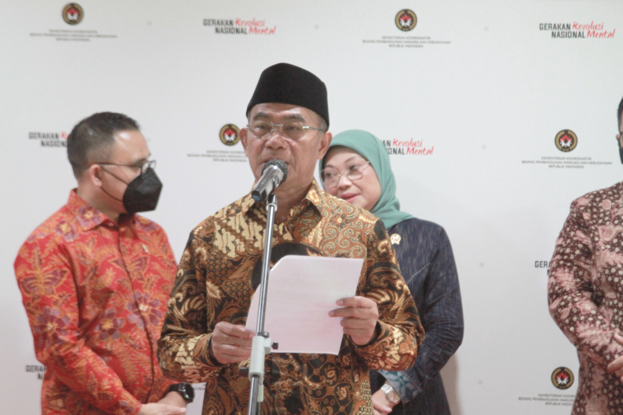 Menko PMK Muhadjir Effendy menetapkan hari libur nasional dan cuti bersama 2023 (Ashar/SinPo.id)