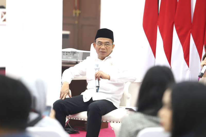 Menko PMK Muhadjir Effendy bicara tentang strategis pemerintah menghadapi kemiskinan ekstrim (Ashar/SinPo.id)