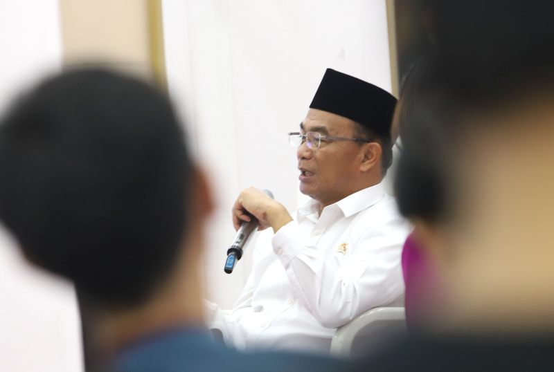 Menko PMK Muhadjir Effendy bicara tentang strategis pemerintah menghadapi kemiskinan ekstrim (Ashar/SinPo.id)