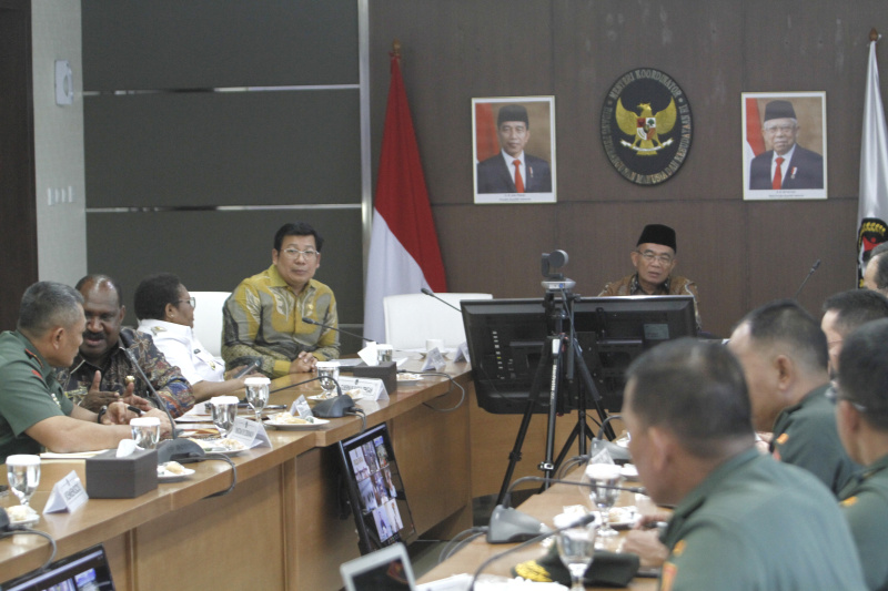 Menko PMK memimpin rapat tingkat Menteri membahas bencana kekeringan di Papua Tengah (Ashar/SinPo.id)