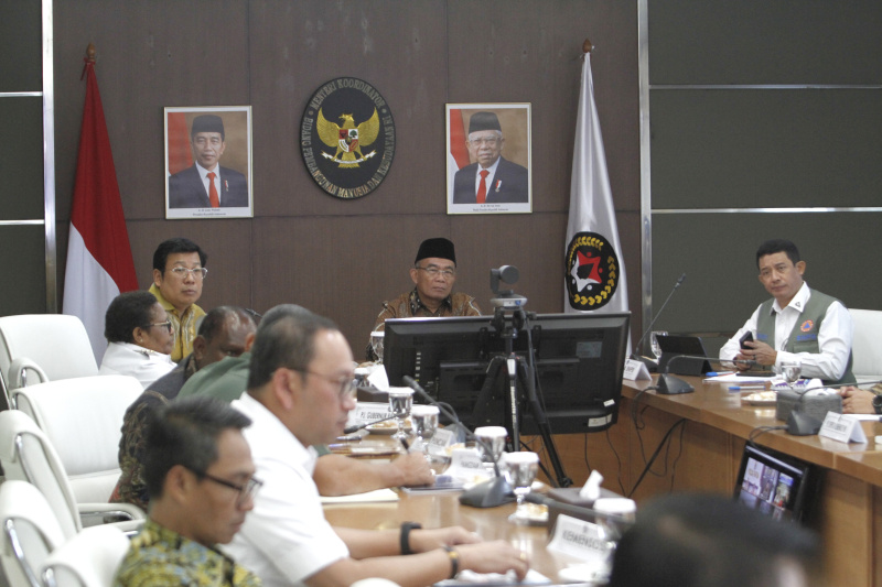 Menko PMK memimpin rapat tingkat Menteri membahas bencana kekeringan di Papua Tengah (Ashar/SinPo.id)