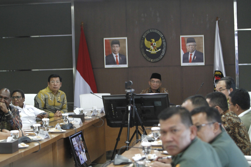 Menko PMK memimpin rapat tingkat Menteri membahas bencana kekeringan di Papua Tengah (Ashar/SinPo.id)