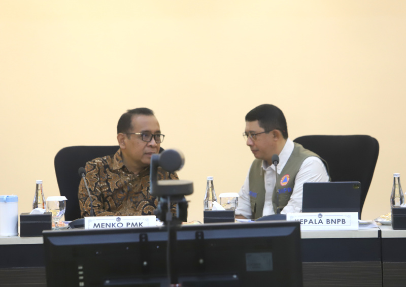 Menko PMK Pratikno memimpin rapat tingkat menteri (RTM) tentang antisipasi cuaca buruk Jabodetabek (Ashar/SinPo.id)