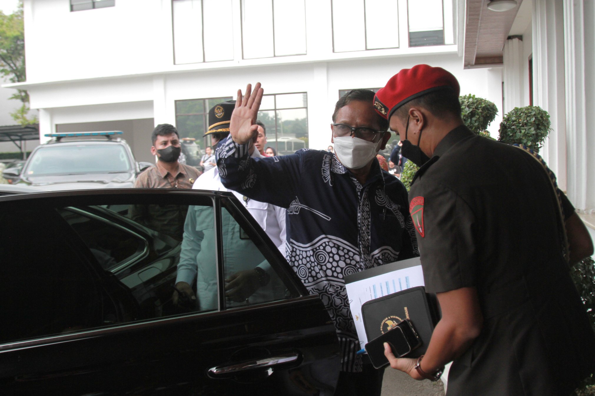 Menko Polhukam Mahfud MD selaku Ketua Tim TGIPF memanggil PSSI untuk memberikan penjelasan terkait tragedi kanjuruhan (Ashar/SinPo.id)