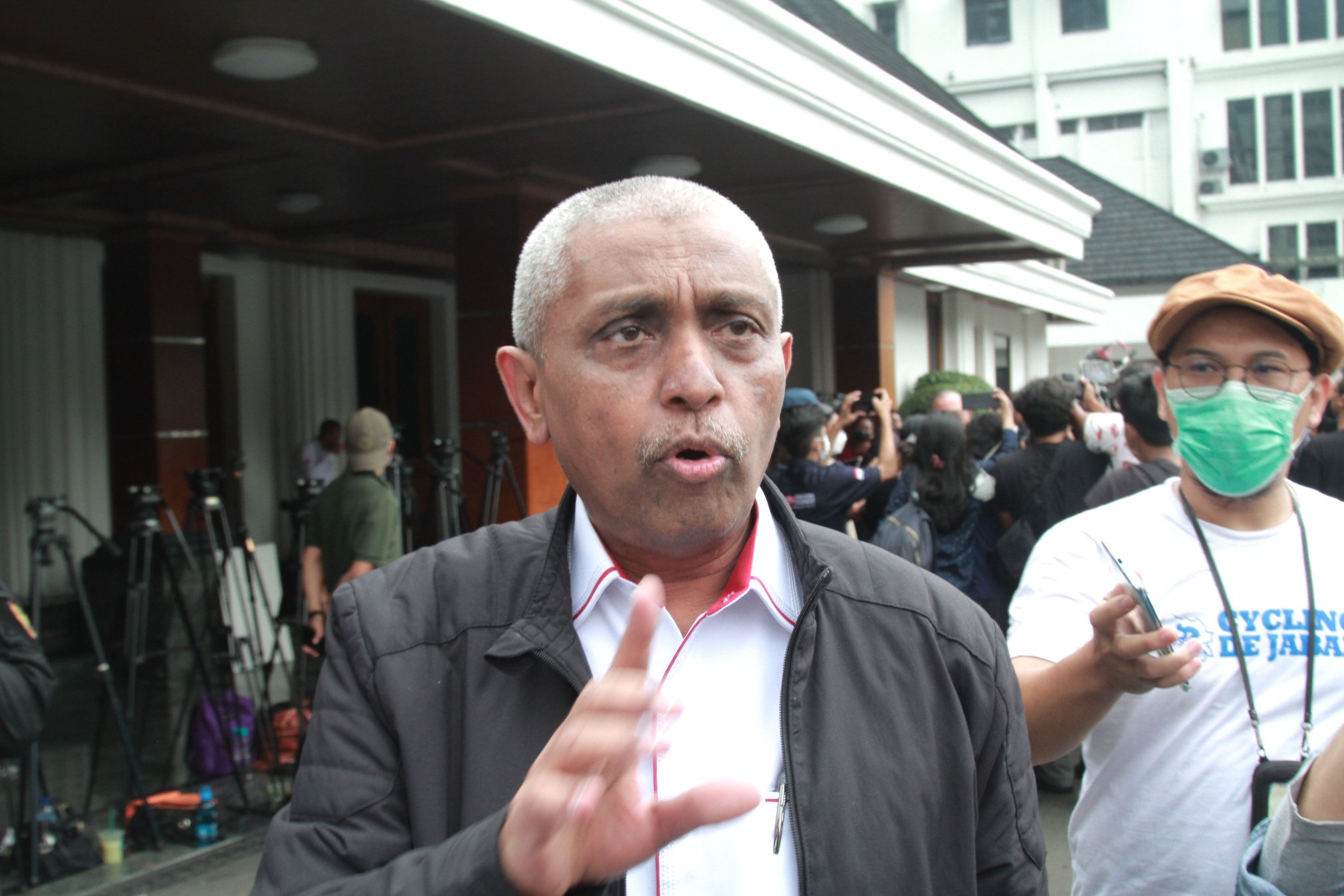 Menko Polhukam Mahfud MD selaku Ketua Tim TGIPF memanggil PSSI untuk memberikan penjelasan terkait tragedi kanjuruhan (Ashar/SinPo.id)