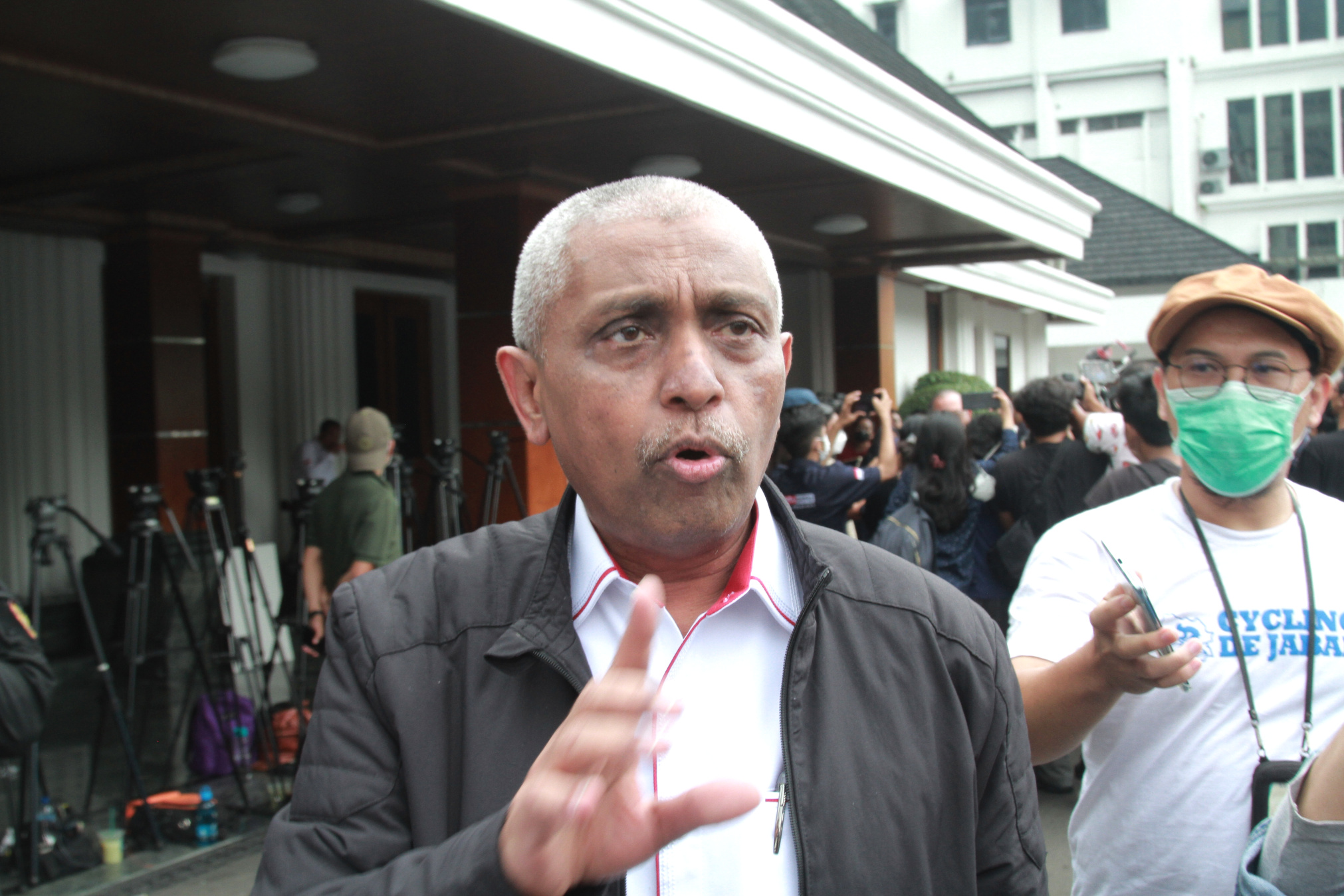 Menko Polhukam Mahfud MD selaku Ketua Tim TGIPF memanggil PSSI untuk memberikan penjelasan terkait tragedi kanjuruhan (Ashar/SinPo.id)