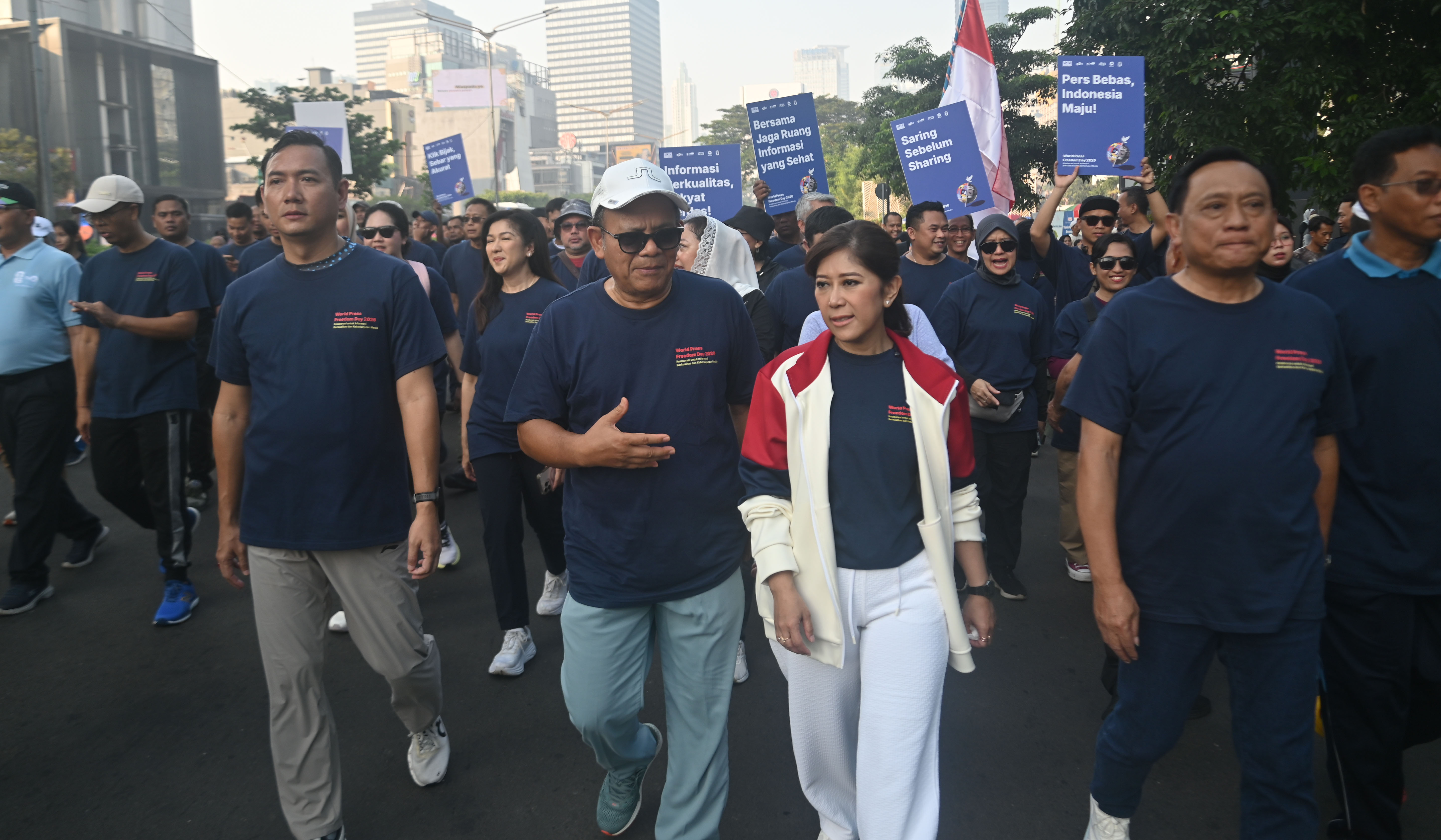 Jalan sehat peringati Hari Kebebasan Pers Dunia. (Agus Priatna/SinPo.id)