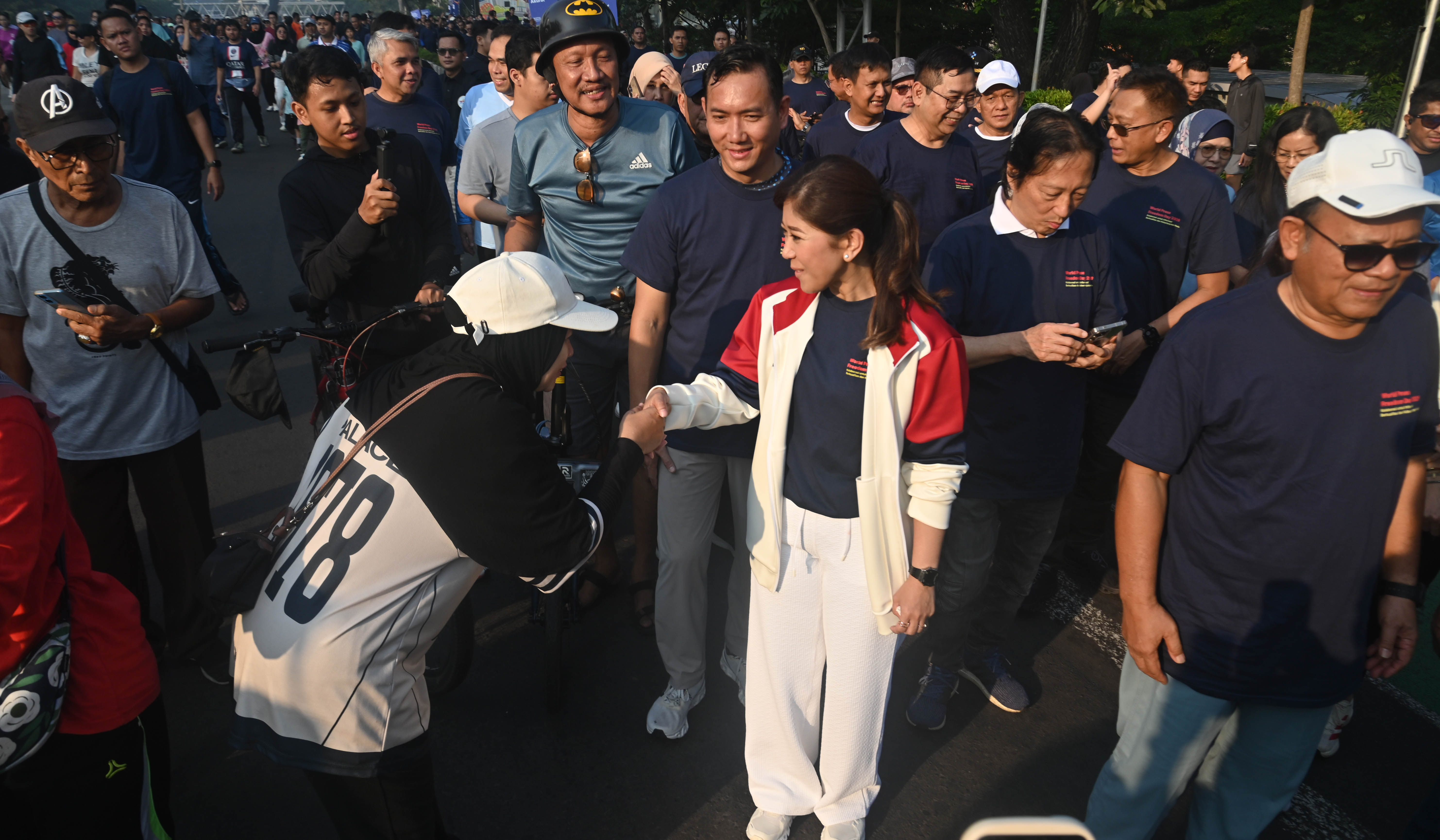 Jalan sehat peringati Hari Kebebasan Pers Dunia. (Agus Priatna/SinPo.id)