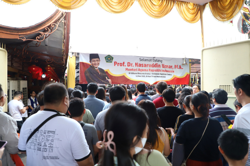 Menteri Agama Nasaruddin Umar menghadiri Perayaan Tri Suci Waisak 2569 BE di Wihara Ekayana Arama (Ashar/SinPo.id)